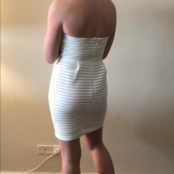 Stunning white dress - Picture 7 of 8